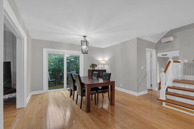 2330 Coach Road, Long Grove, IL 60047