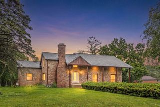 2330 Coach Road, Long Grove, IL 60047