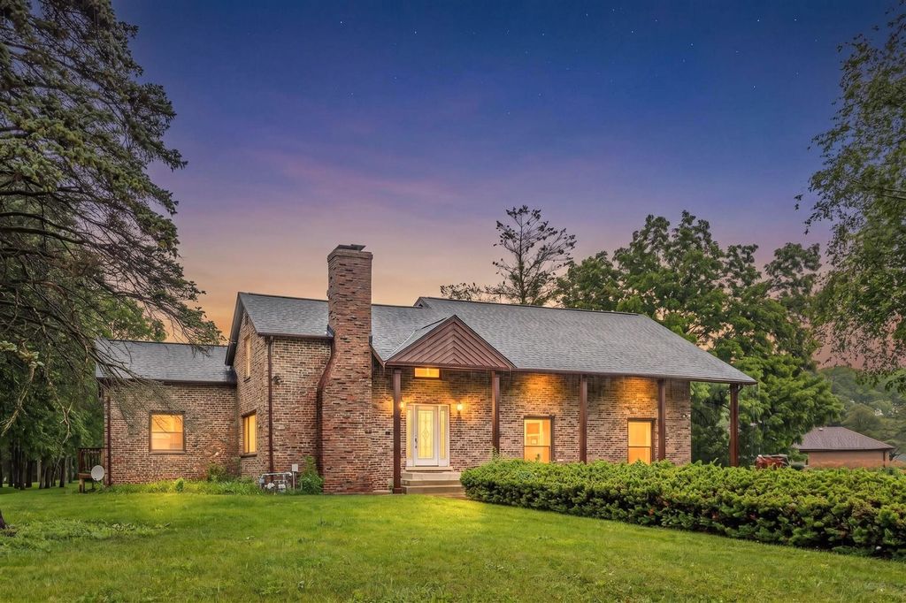 2330 Coach Road, Long Grove, IL 60047