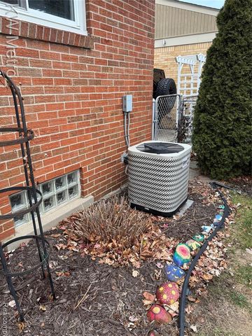 1204 Montrose Avenue, Royal Oak, MI 48073