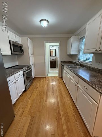 1204 Montrose Avenue, Royal Oak, MI 48073