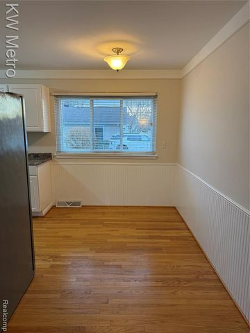 1204 Montrose Avenue, Royal Oak, MI 48073