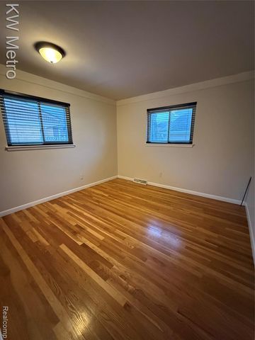 1204 Montrose Avenue, Royal Oak, MI 48073