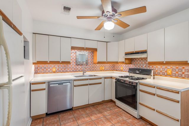 204 La Vista ST, Austin, TX 78704