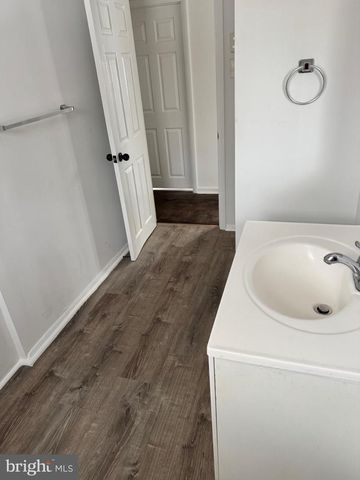 1221 WALTER AVE, Swedesboro, NJ 08085