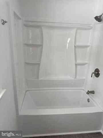 1221 WALTER AVE, Swedesboro, NJ 08085