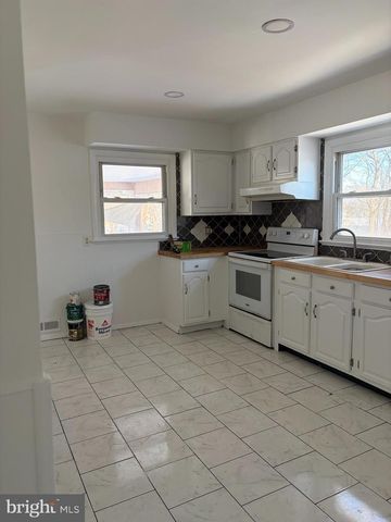 1221 WALTER AVE, Swedesboro, NJ 08085