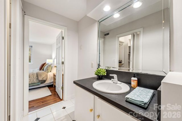 1323 Queens Road 321, Charlotte, NC 28207