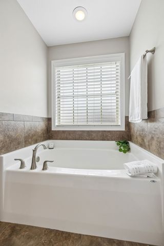 2212 Ellington Gait Dr, Clarksville, TN 37043