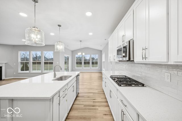 9194 Ambassador Street, Mccordsville, IN 46055