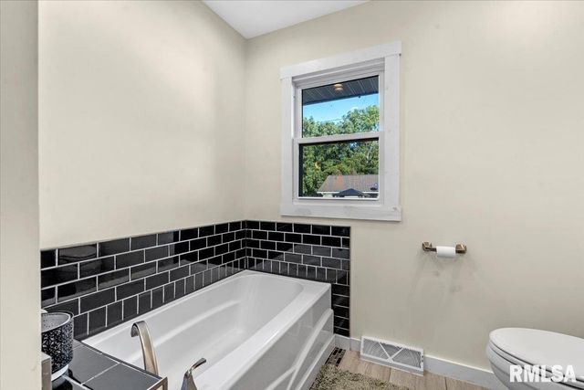 14088 Villa Maria Lane, Athens, IL 62613