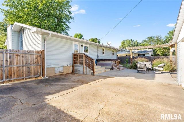 14088 Villa Maria Lane, Athens, IL 62613