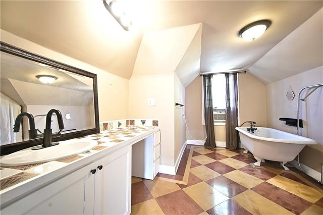 3422 Baltimore Avenue, Kansas City, MO 64111