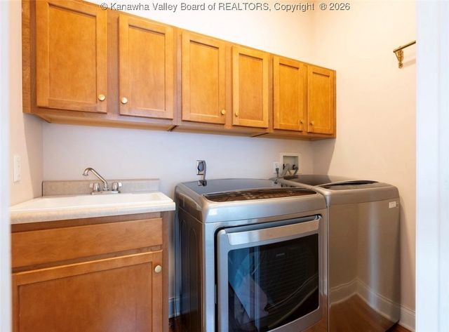 1028 Crestmont Road, Hurricane, WV 25526