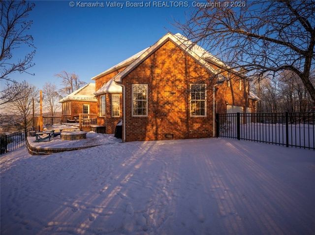 1028 Crestmont Road, Hurricane, WV 25526