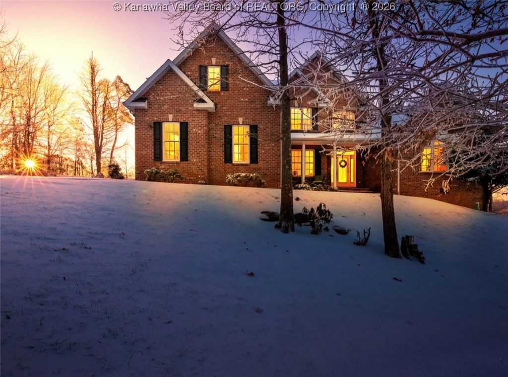 1028 Crestmont Road, Hurricane, WV 25526