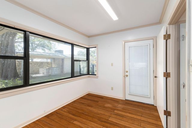 301 Bonham Street, Columbus, TX 78934