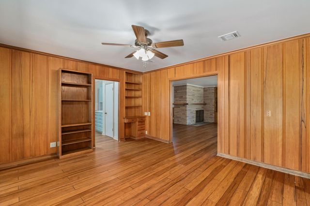 301 Bonham Street, Columbus, TX 78934