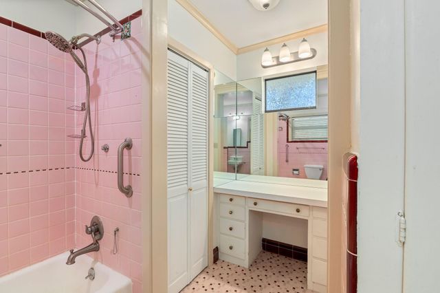 301 Bonham Street, Columbus, TX 78934