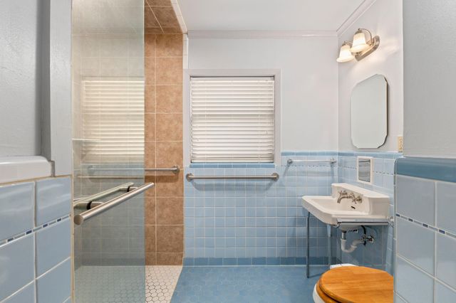 301 Bonham Street, Columbus, TX 78934