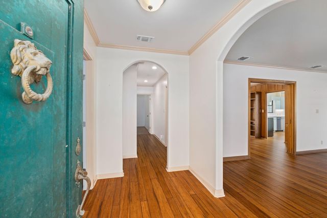 301 Bonham Street, Columbus, TX 78934