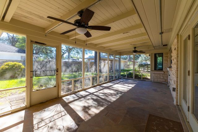 301 Bonham Street, Columbus, TX 78934