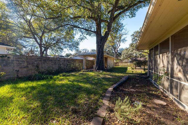 301 Bonham Street, Columbus, TX 78934