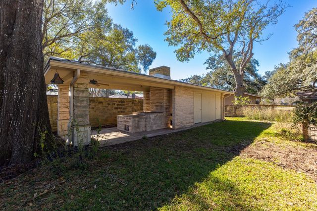 301 Bonham Street, Columbus, TX 78934