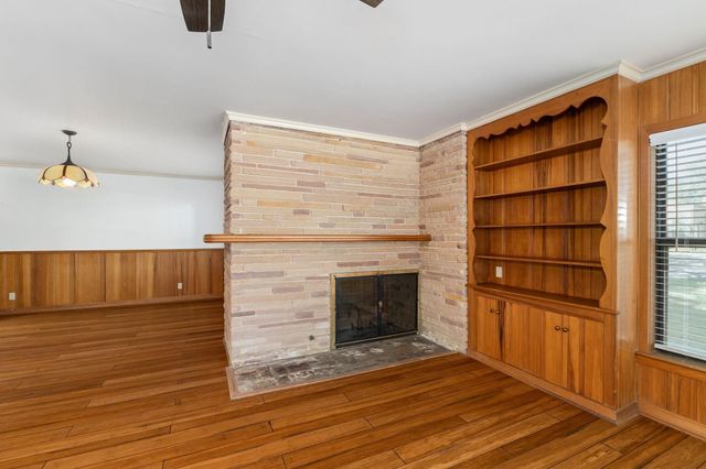 301 Bonham Street, Columbus, TX 78934