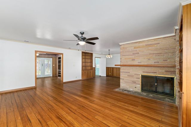 301 Bonham Street, Columbus, TX 78934