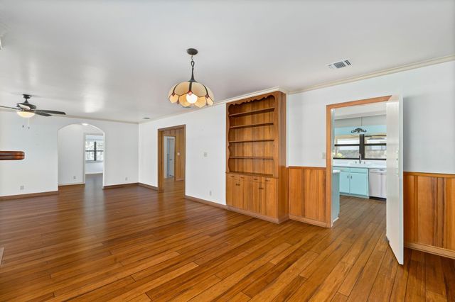 301 Bonham Street, Columbus, TX 78934