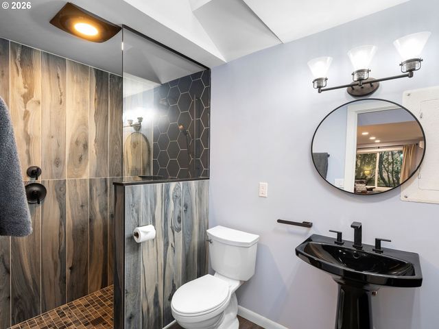 61 CHURCH St, Lake Oswego, OR 97034