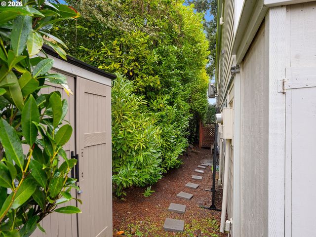 61 CHURCH St, Lake Oswego, OR 97034