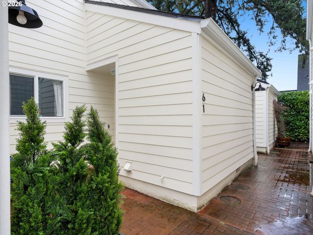 61 CHURCH St, Lake Oswego, OR 97034