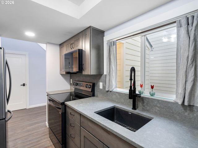 61 CHURCH St, Lake Oswego, OR 97034