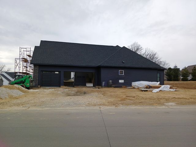 4790 WOODLAND Drive, Bettendorf, IA 52722