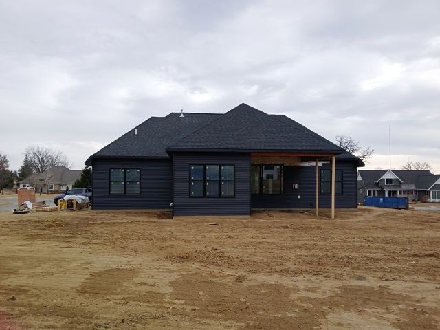 4790 WOODLAND Drive, Bettendorf, IA 52722