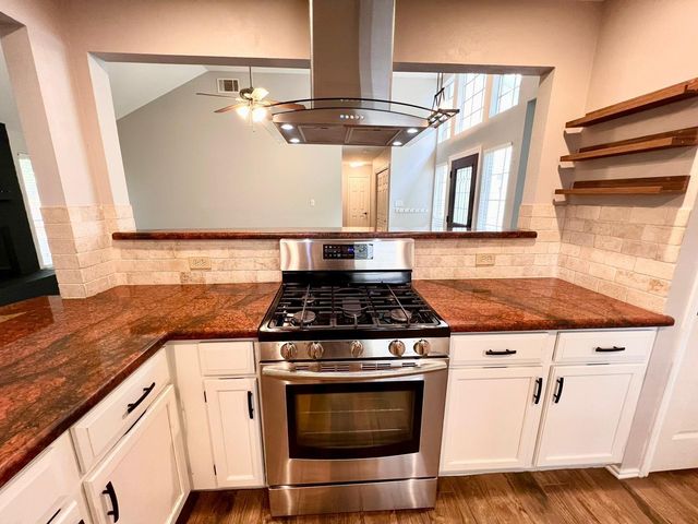 40 Country Forest Court, The Woodlands, TX 77380