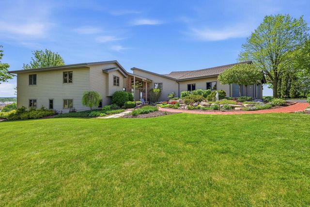 N6596 Riverview ROAD, Plymouth, WI 53073