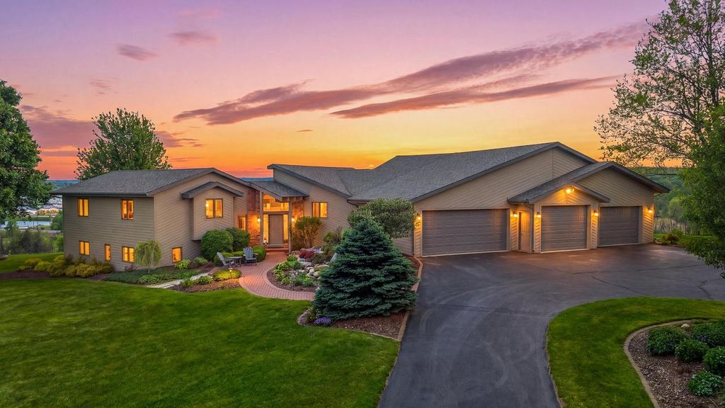 N6596 Riverview ROAD, Plymouth, WI 53073