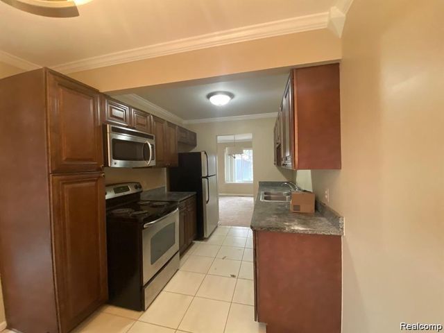 28129 Franklin Road 112, Southfield, MI 48034