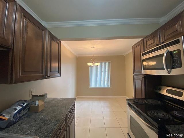 28129 Franklin Road 112, Southfield, MI 48034