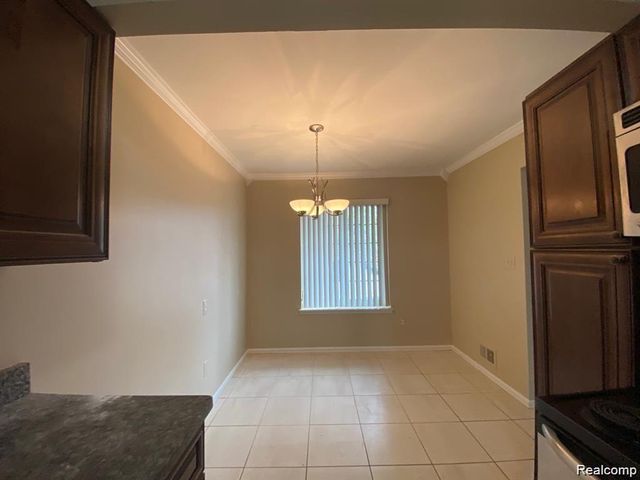 28129 Franklin Road 112, Southfield, MI 48034