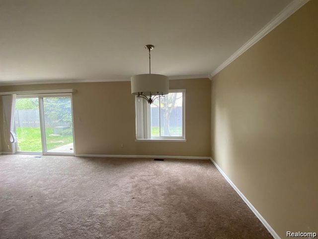 28129 Franklin Road 112, Southfield, MI 48034