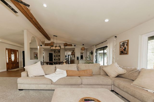 4204 Sudden Wind Court, Redding, CA 96001