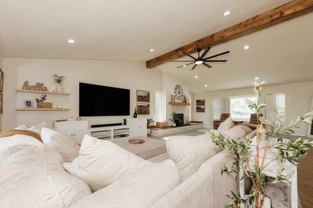 4204 Sudden Wind Court, Redding, CA 96001