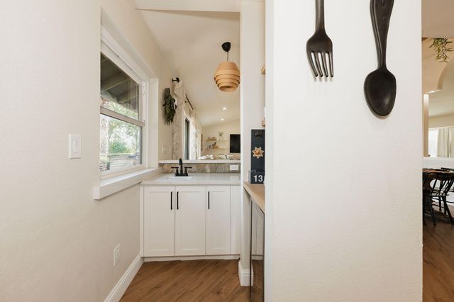 4204 Sudden Wind Court, Redding, CA 96001