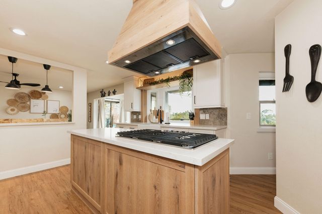 4204 Sudden Wind Court, Redding, CA 96001