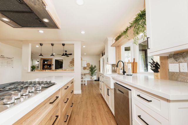 4204 Sudden Wind Court, Redding, CA 96001