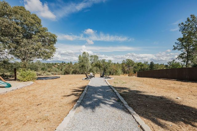 4204 Sudden Wind Court, Redding, CA 96001